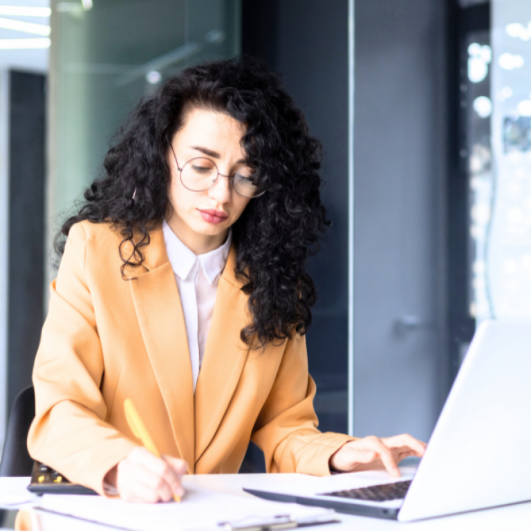 Article Image (44) 5 Employment Contract Negotiation Tips For Female Doctors